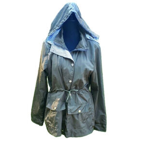 𝅺Beautiful green jacket Hooded zips EUC